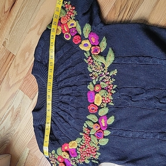 Seprate Issue Vintage Black Cableknit Sweater with Spring Flowers - Picture 8 of 9